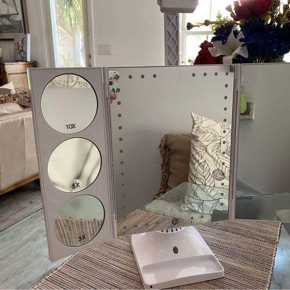 Glo Tech adjustable Bluetooth adjustable mirror. - Picture 8 of 8